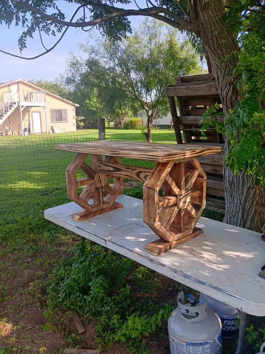 Rustic Coffee Table - San Benito, Texas - FleaMarketBay