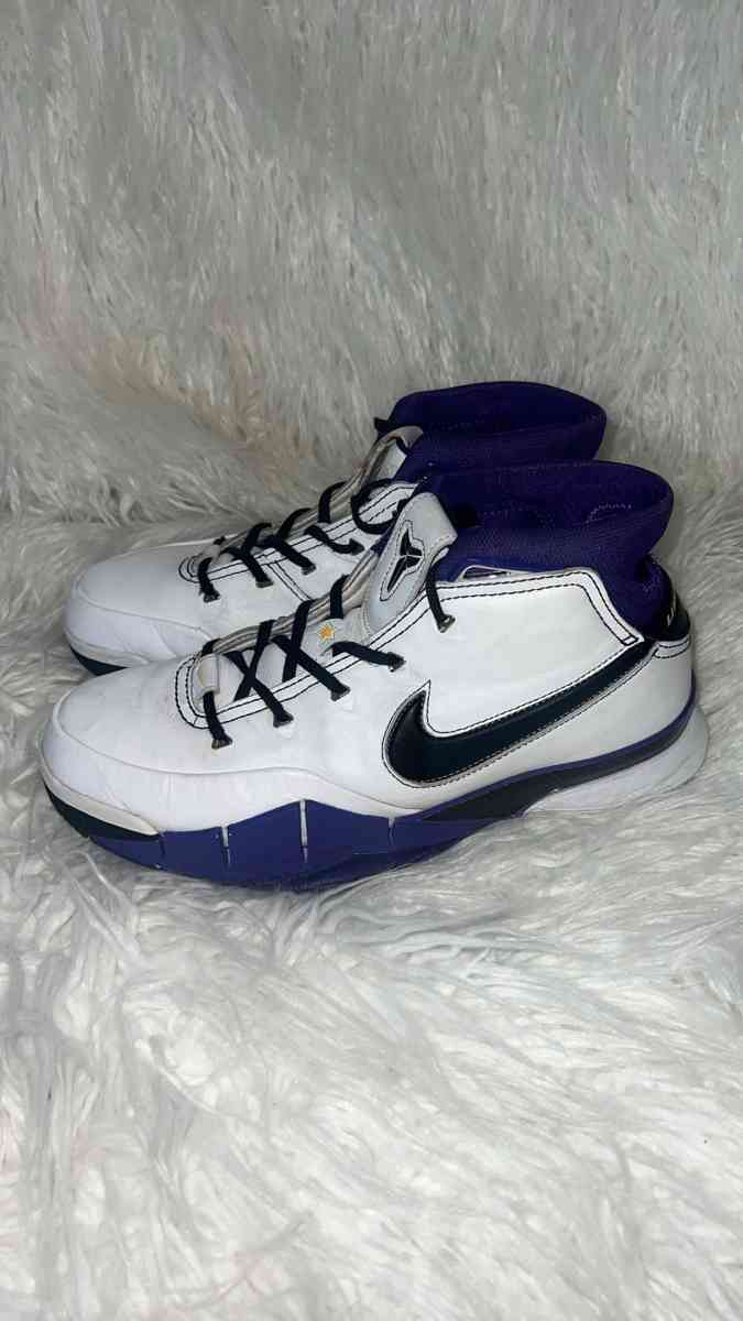 Size 10  Nike Zoom Kobe 1 Protro 2019 81 Points AQ2728105 - North Las Vegas, Nevada