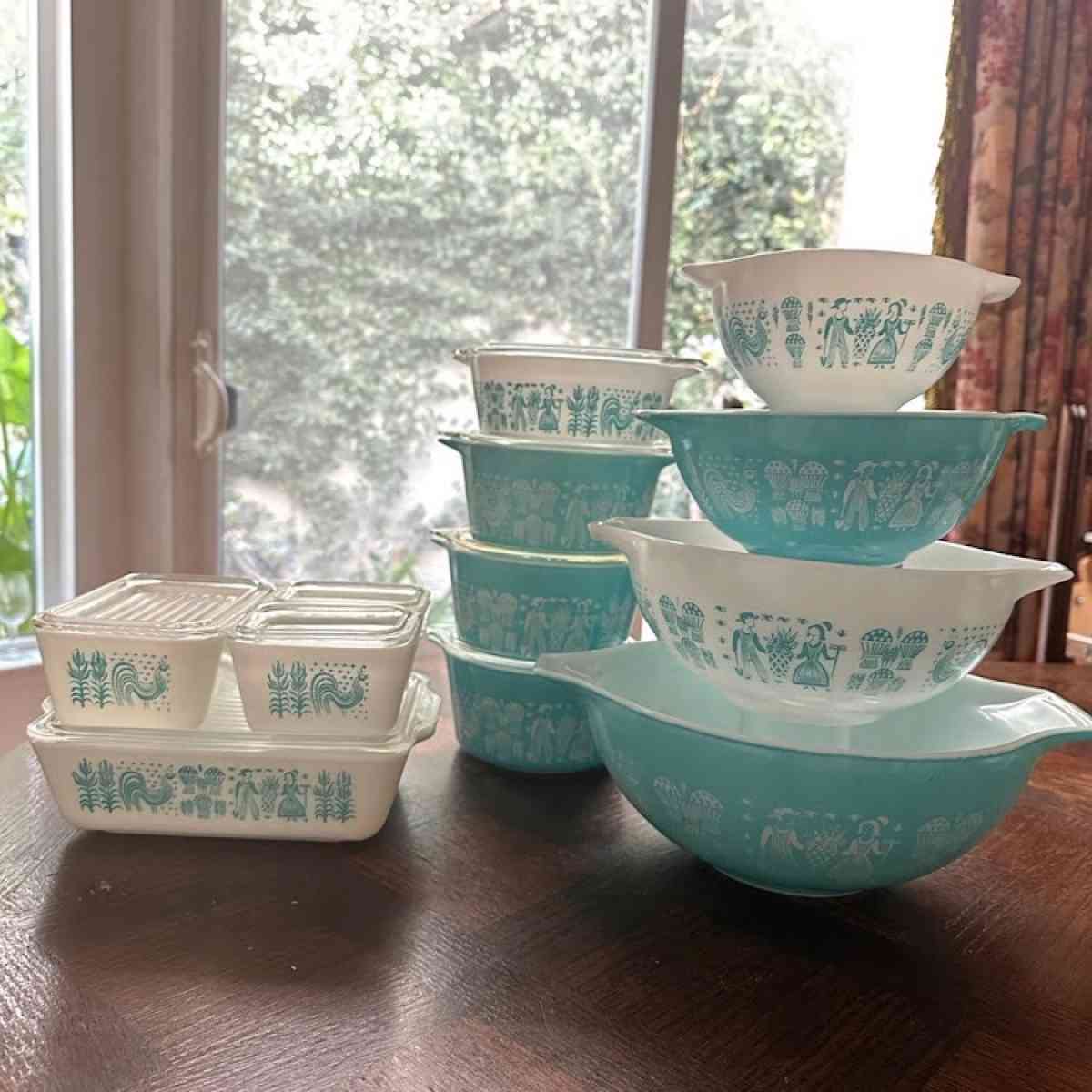 tourquoiuse pyrex - Adamsville, Ohio - FleaMarketBay