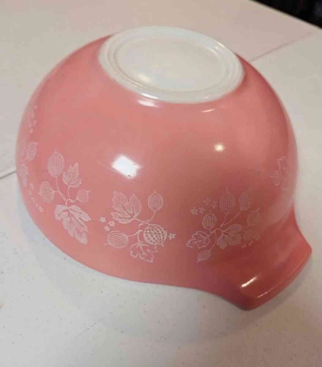 pink pyrex collection - Adamsville, Ohio - FleaMarketBay