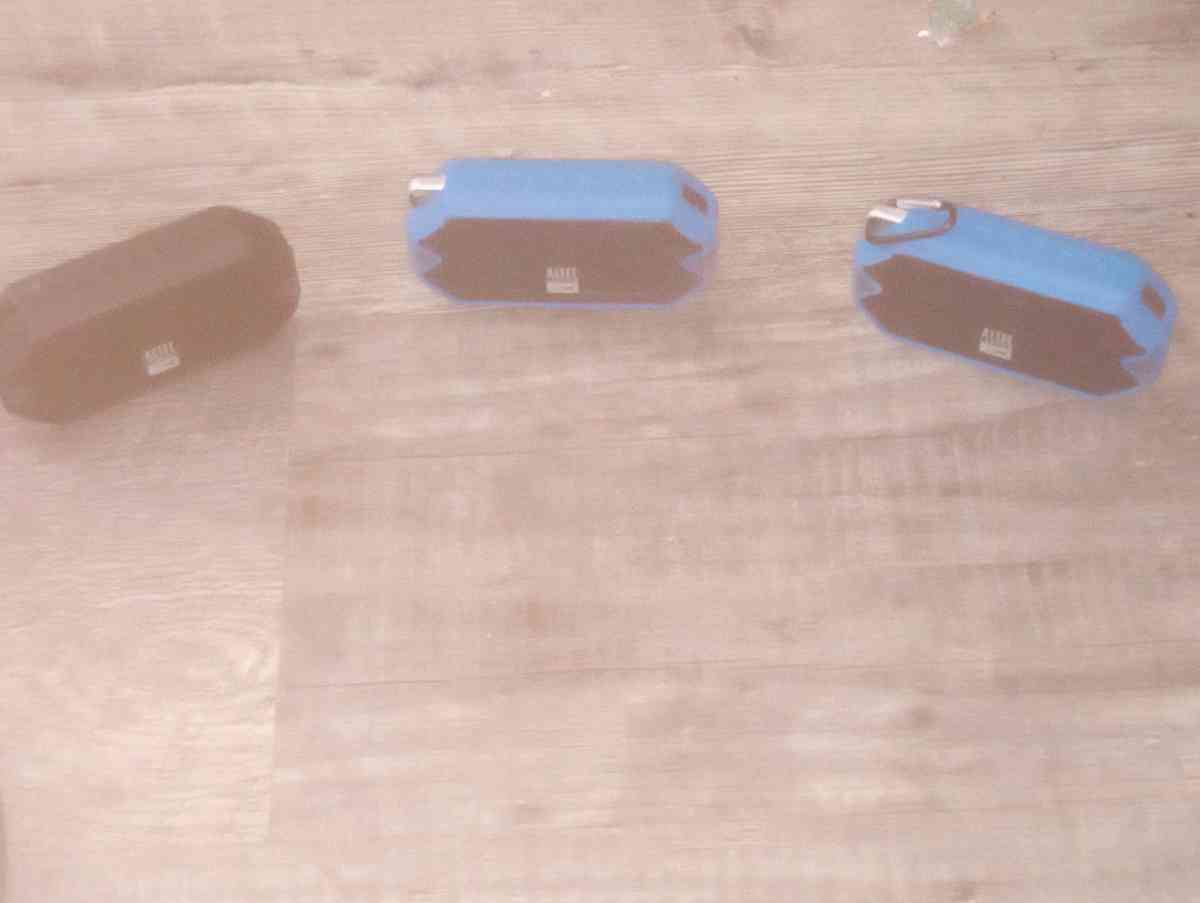 blue tooth speakers - Omaha, Nebraska - FleaMarketBay