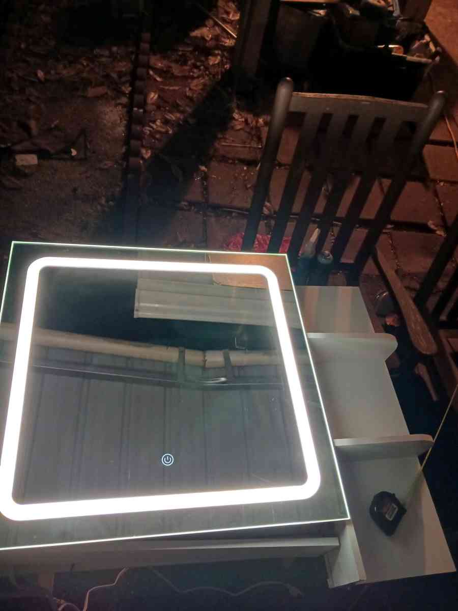 23 X 23 3 mode light up mirror - Ponchatoula, Louisiana - FleaMarketBay