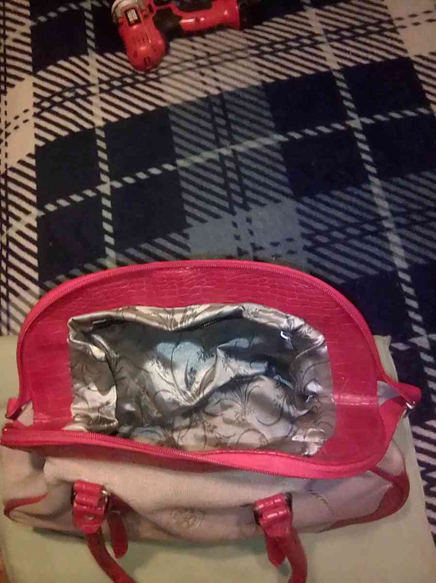 Prada Milano dal 1913 - Colonial Heights, Virginia