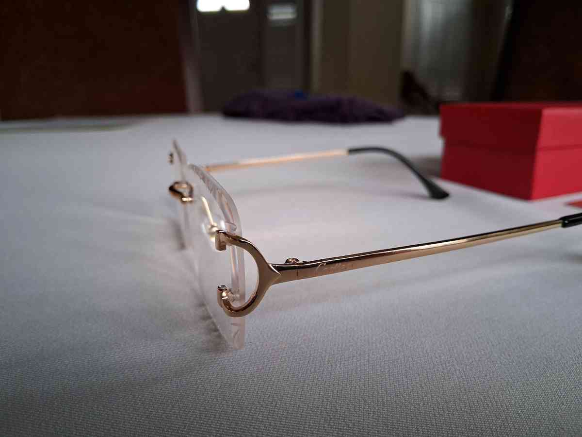 Classy sunglasses - Rohnert Park, California - FleaMarketBay