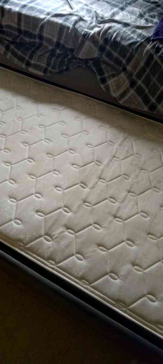 Twin bed mattress - Sacramento, California - FleaMarketBay