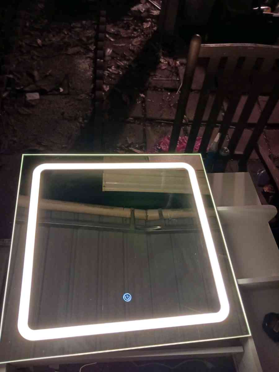 23 X 23 3 mode light up mirror - Ponchatoula, Louisiana - FleaMarketBay