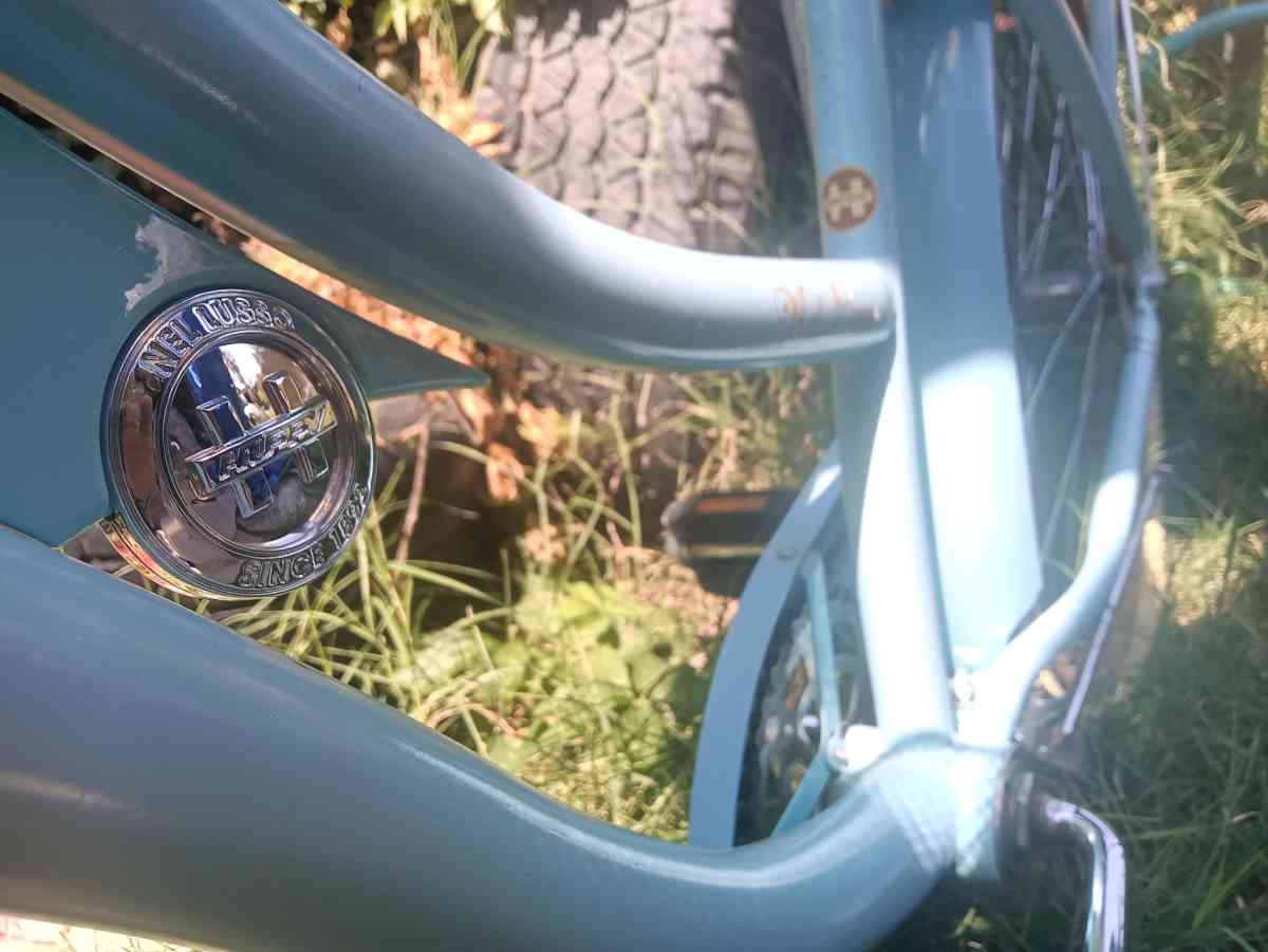 Huffy Nel Lusso Beach Cruiser 26 inch with basket and shelf - Fresno, California - FleaMarketBay