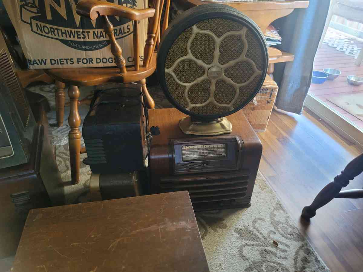 antique radios speaker record player 1920s 1930s - Sumner, Washington - FleaMarketBay