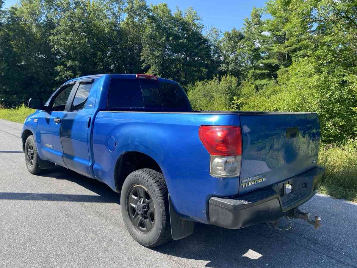 2007 Toyota Tundra SR5 57 V8 reg only shes a beast - Bellows Falls, Vermont - FleaMarketBay