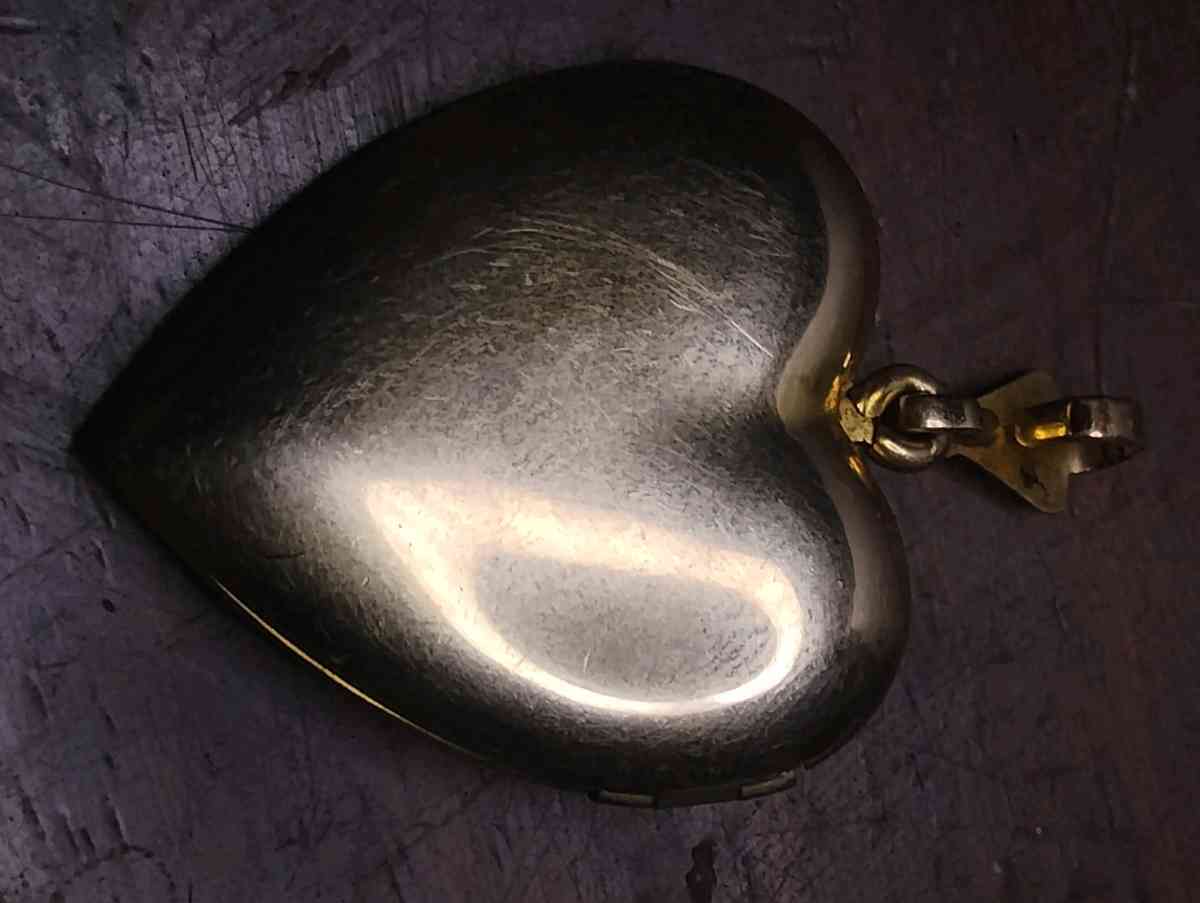 WH Vintage Gold Filled Locket - Irving, Texas - FleaMarketBay