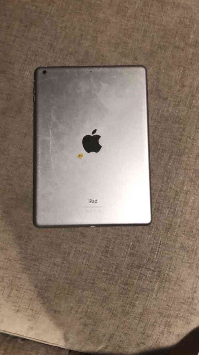 iPad has a crack on the screen but when you turn on No line - Saddle Brook, New Jersey - FleaMarketBay