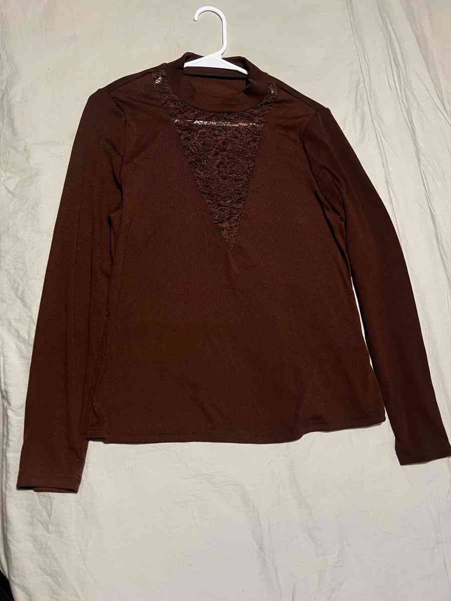 women brown shirt - Yonkers, New York