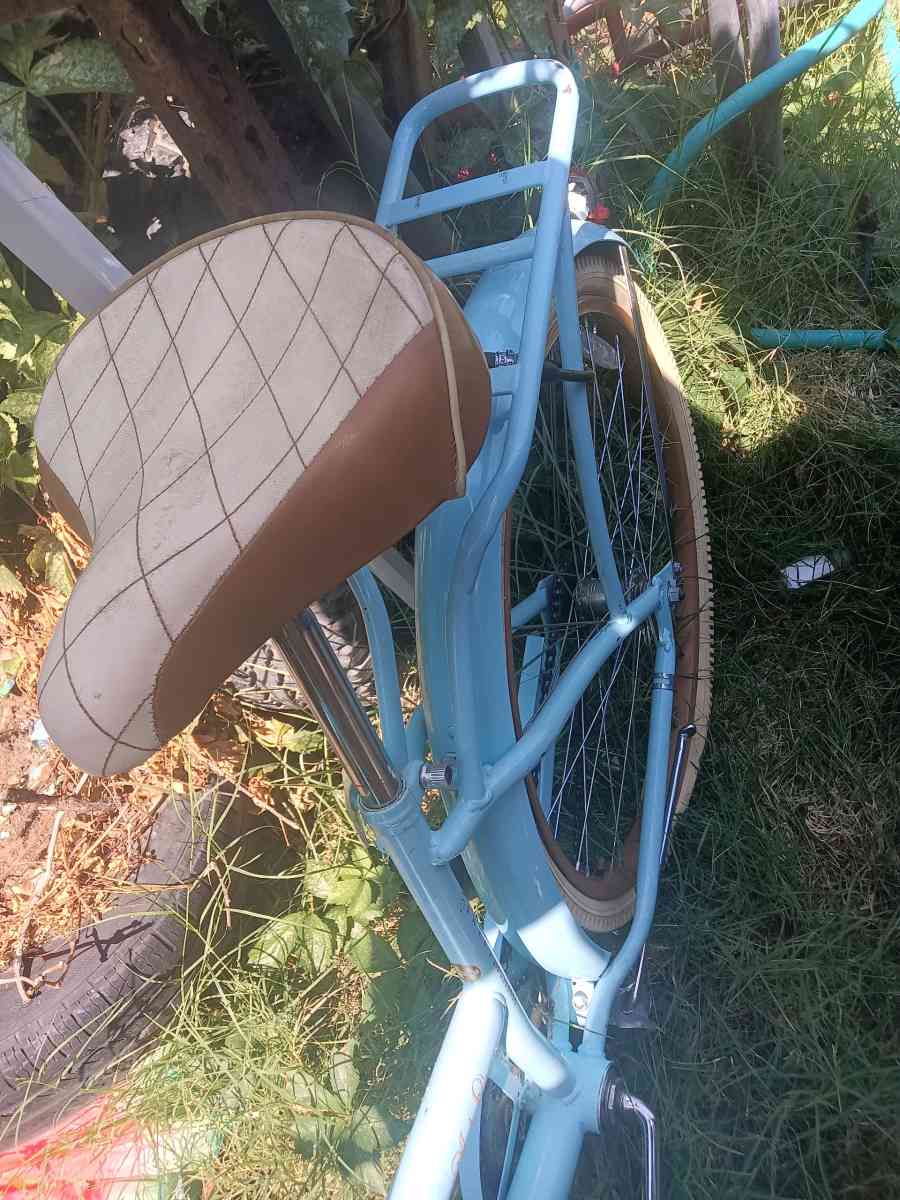 Huffy Nel Lusso Beach Cruiser 26 inch with basket and shelf - Fresno, California - FleaMarketBay