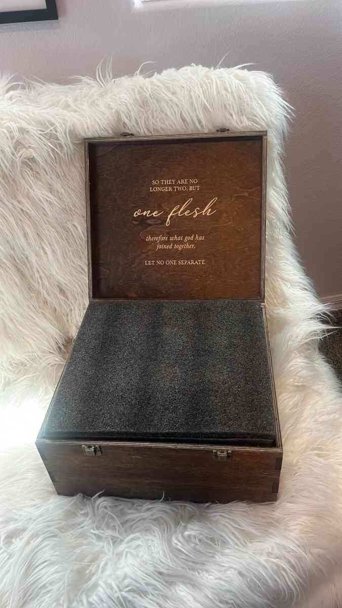 Set of custom Mr and Mrs wine glasses and a wine flute all e - North Las Vegas, Nevada - FleaMarketBay