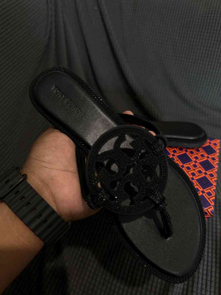 women Sandles - Los Angeles, California - FleaMarketBay