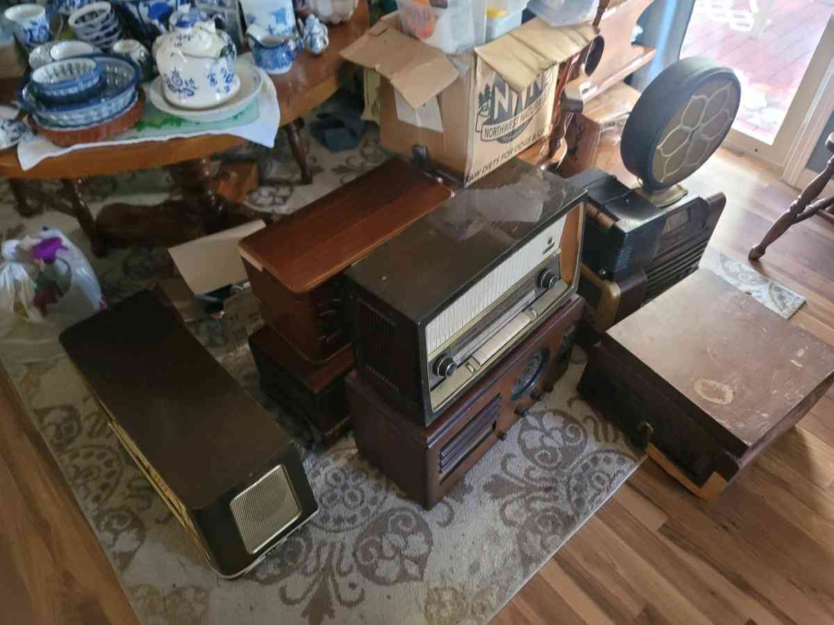 antique radios speaker record player 1920s 1930s - Sumner, Washington