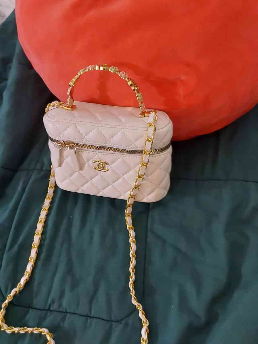 crossbody - California City, California - FleaMarketBay