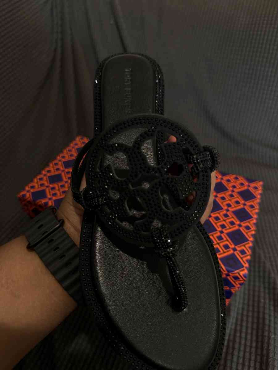 women Sandles - Los Angeles, California - FleaMarketBay