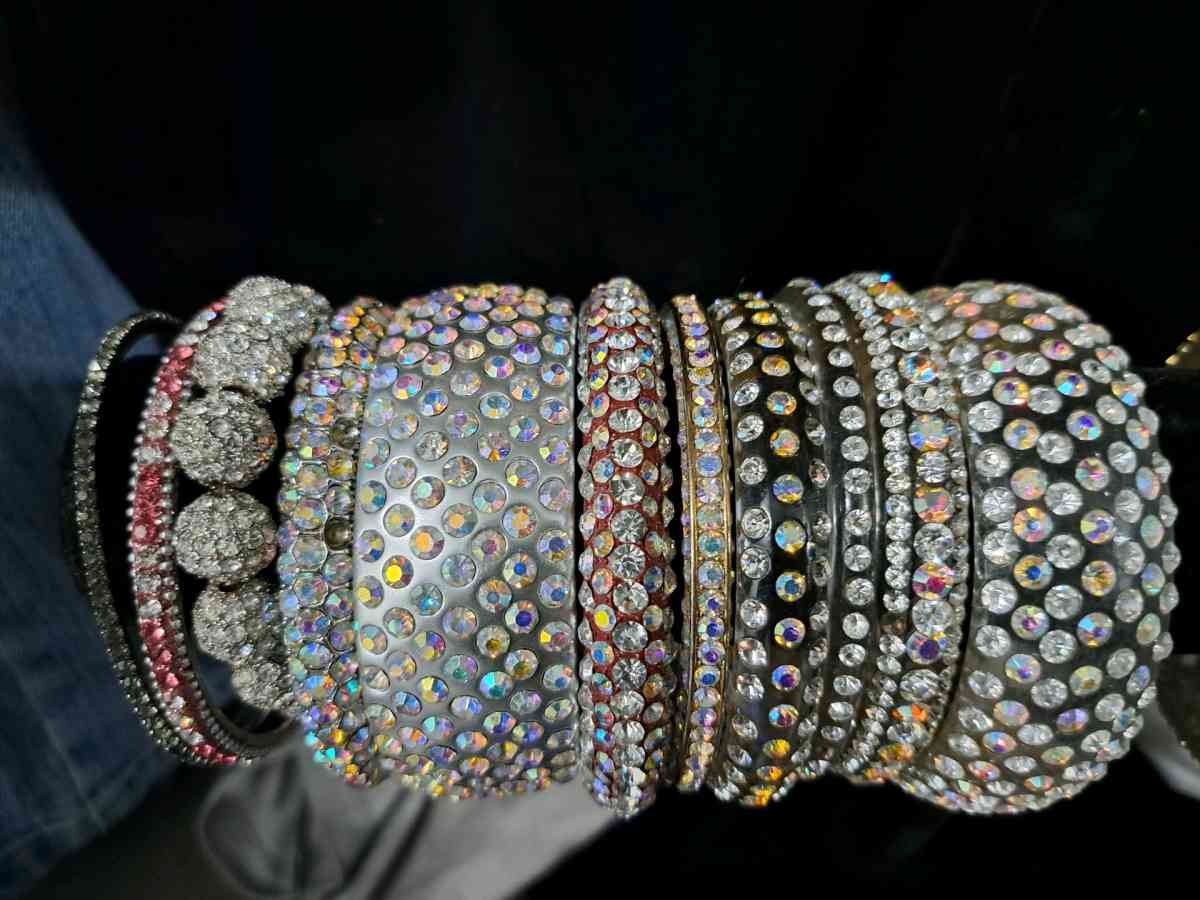 costume Jewelry Bracelets - Las Vegas, Nevada - FleaMarketBay