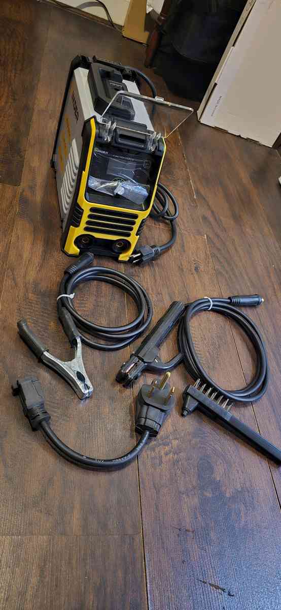 welding machine dual voltage 110v 220v - Miami, Florida - FleaMarketBay