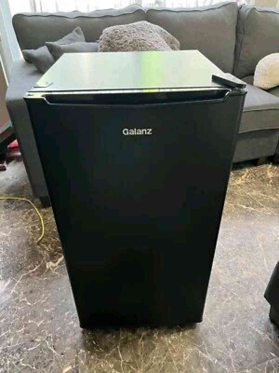 Galanz 43 Cu Ft Compact Refrigerator - Brick, New Jersey - FleaMarketBay