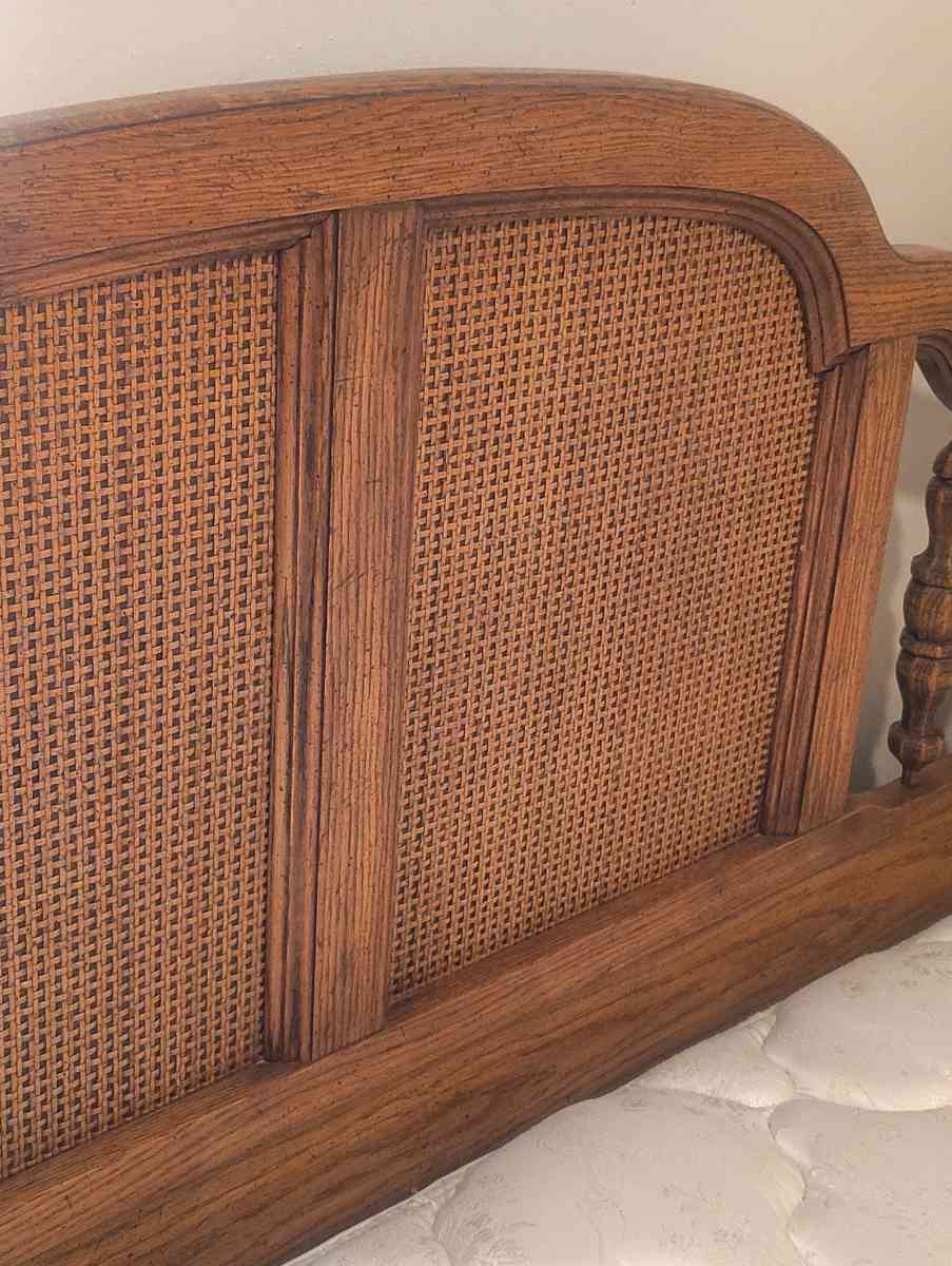 bed room set - Kansas City, Kansas - FleaMarketBay