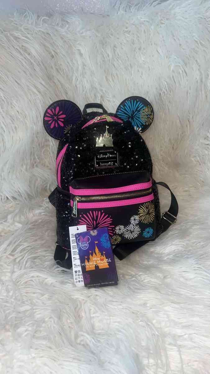 Minnie Mouse Main Attraction Nighttime Fireworks Castle Loun - Las Vegas, Nevada - FleaMarketBay