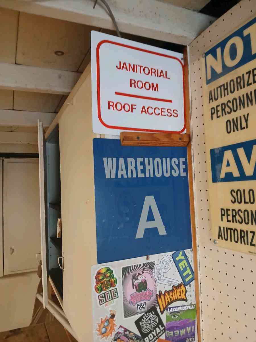 Decorative street signs and license plates - Marysville, California - FleaMarketBay