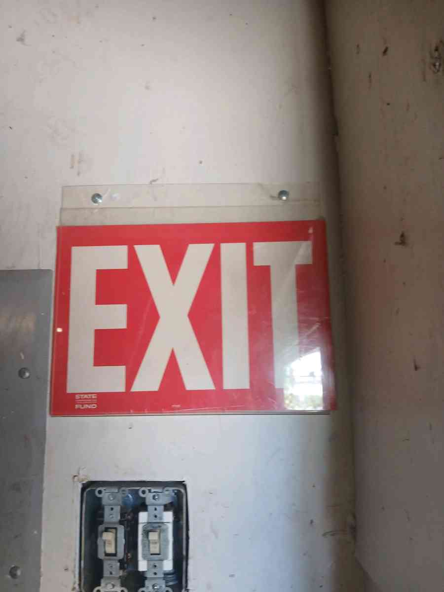 Decorative street signs and license plates - Marysville, California - FleaMarketBay