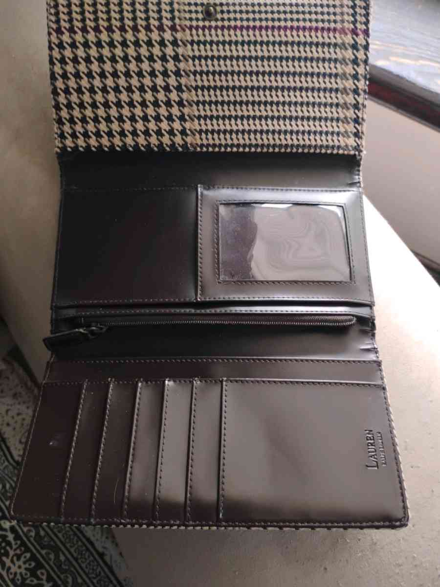 Ralph Lauren Wallet - Worcester, Massachusetts - FleaMarketBay