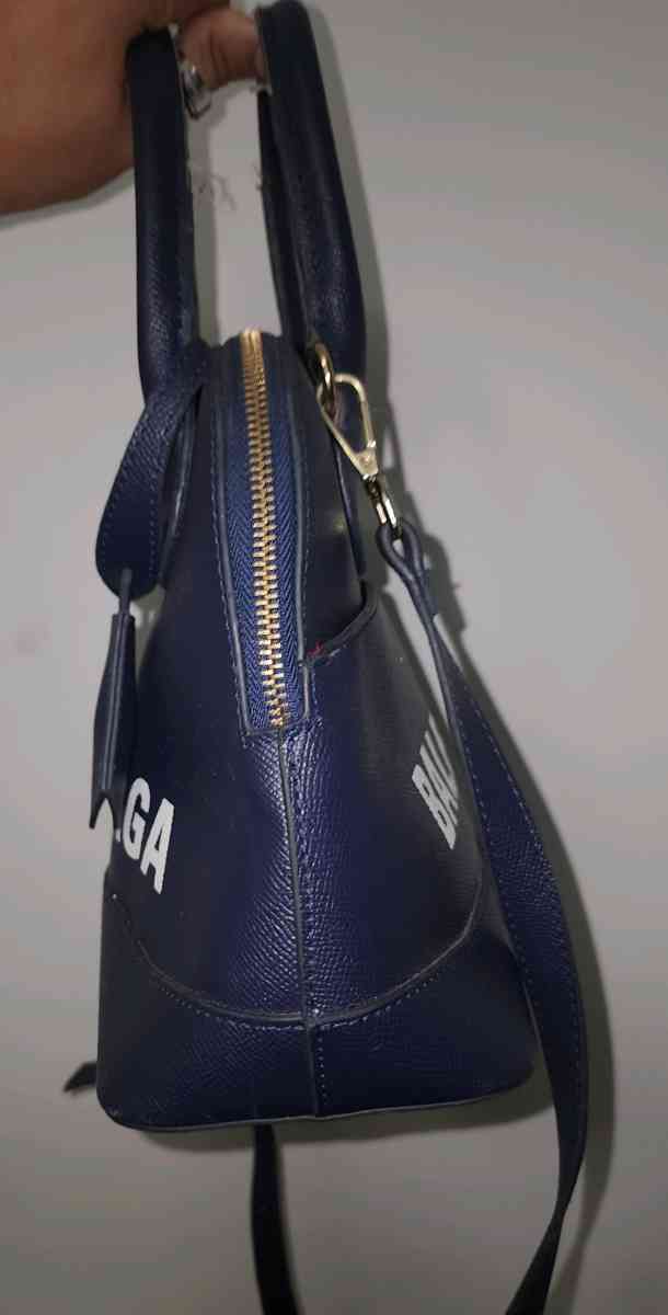 navey blue crossbody bag - Addison, Michigan - FleaMarketBay