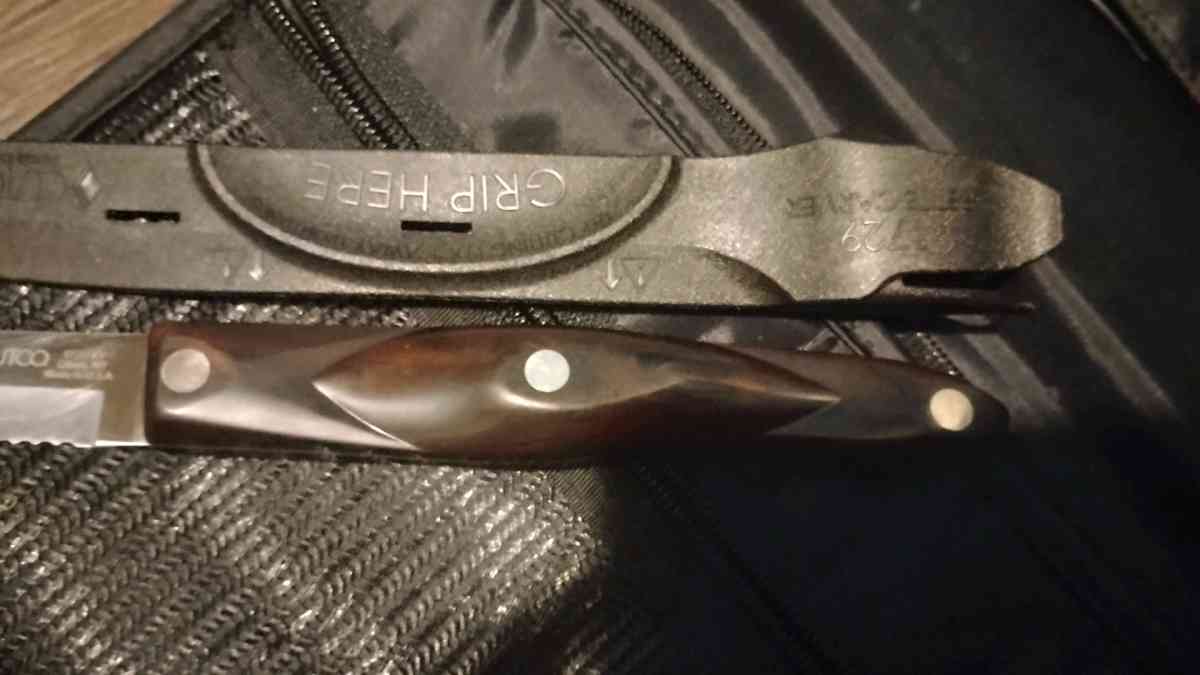 Cutco petite Carver - Forest, Mississippi - FleaMarketBay