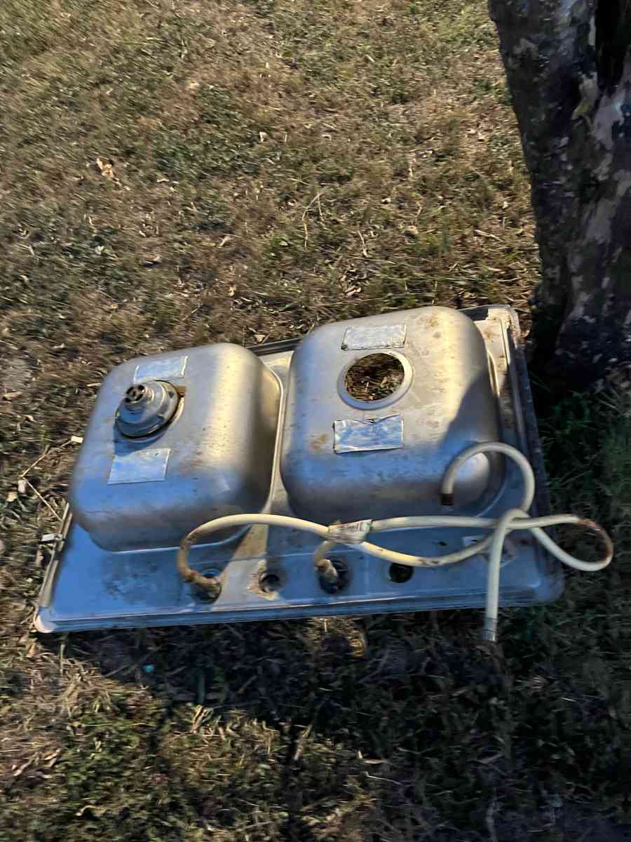 Sinks - Dallas, Texas - FleaMarketBay