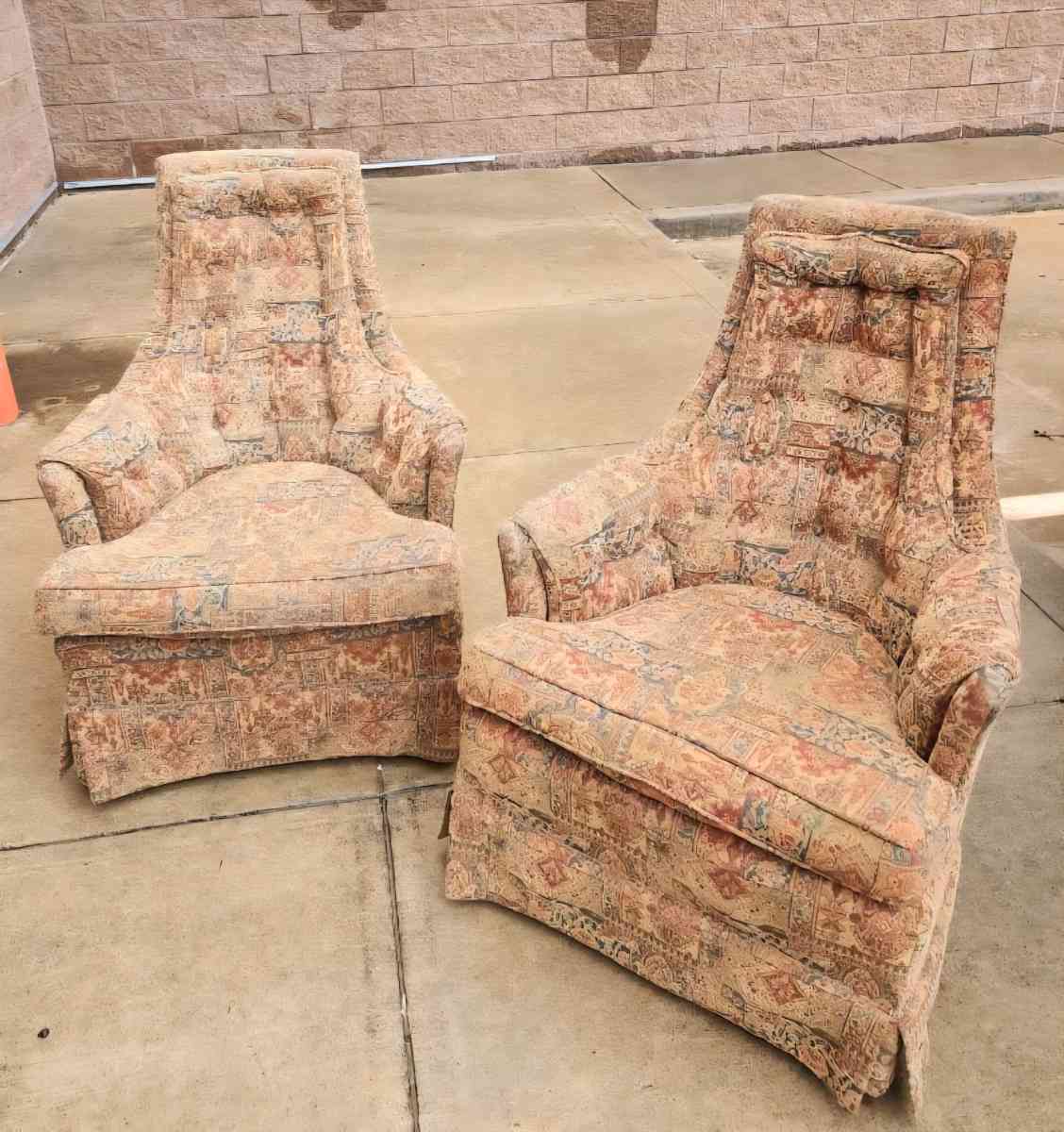 2 vintage lounge chairs - Starks, Louisiana