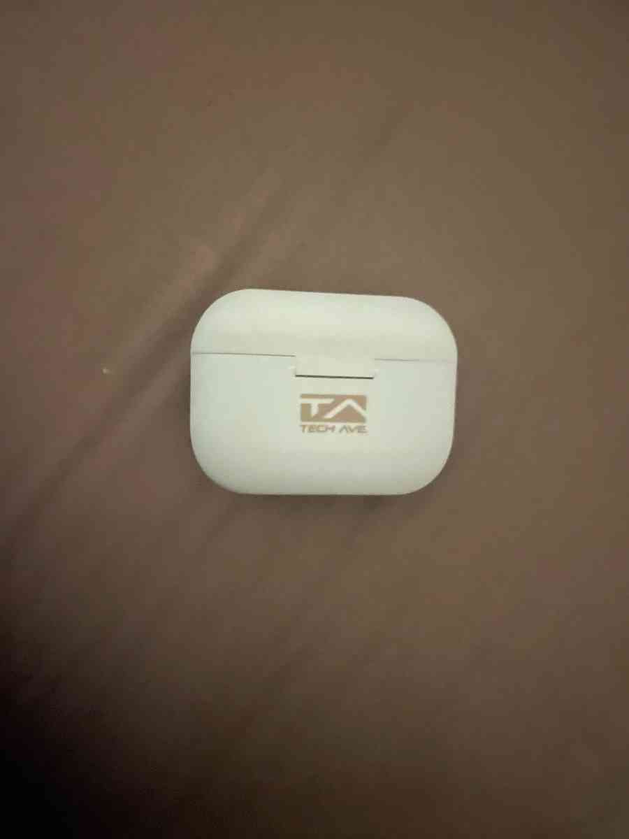 headphones - Alicia, Arkansas - FleaMarketBay