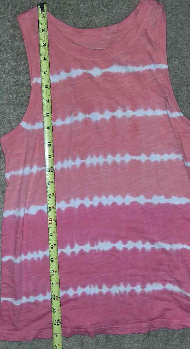 bundle Of 2 Womens tank tops size small - Elysburg, Pennsylvania - FleaMarketBay