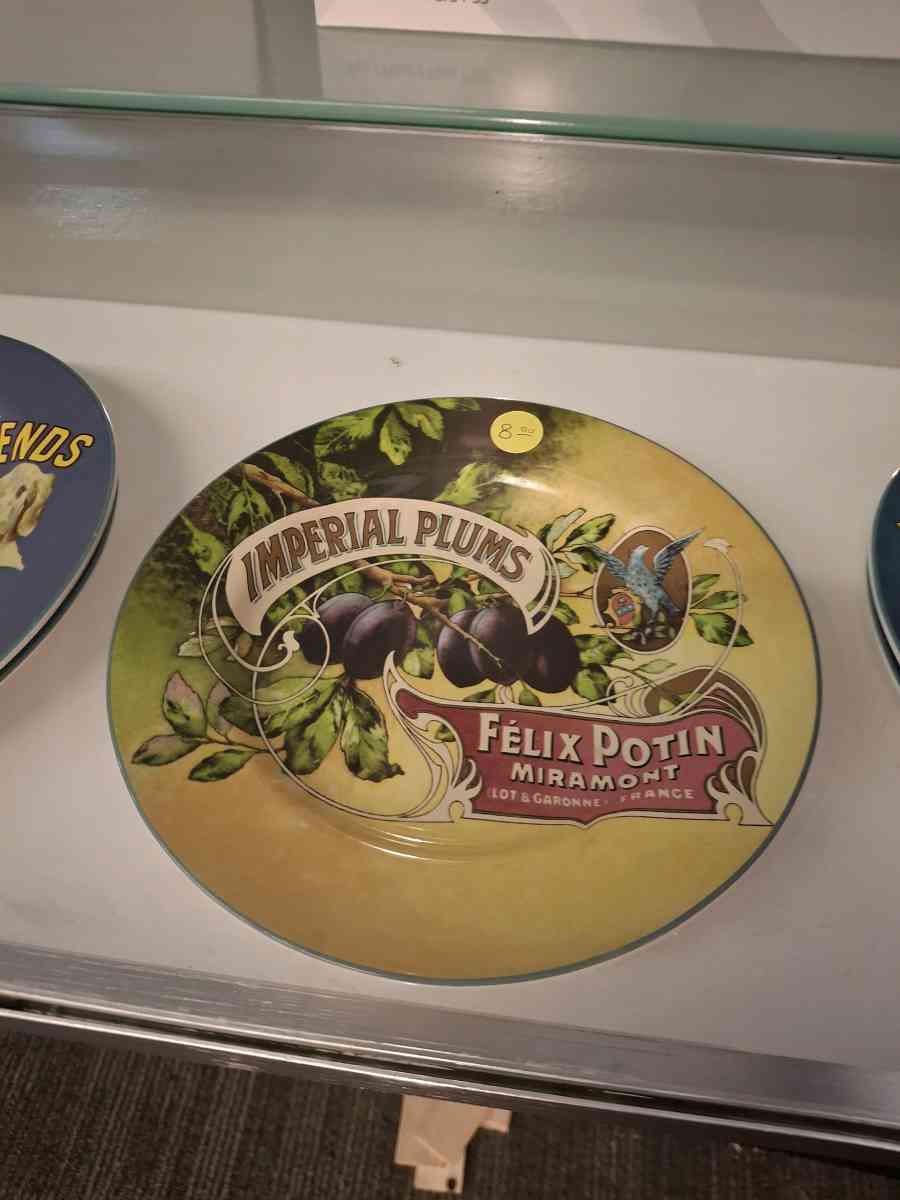 vintage plates - Holiday, Florida - FleaMarketBay
