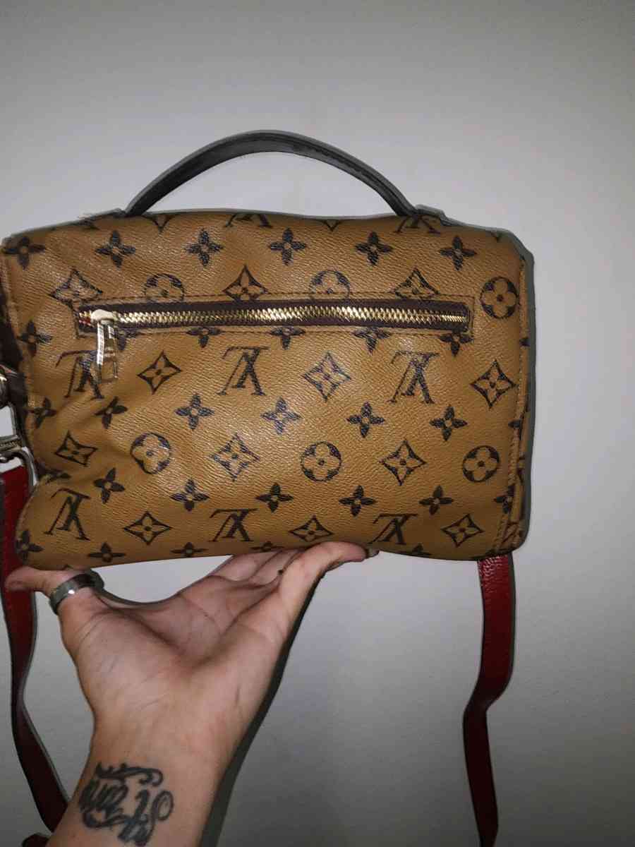 brown crossbody bag - Addison, Michigan - FleaMarketBay