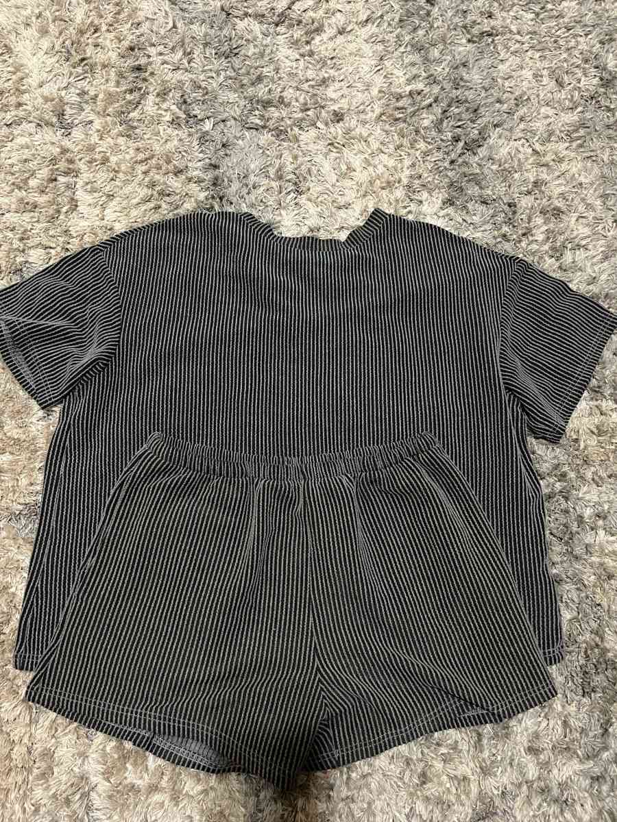 2 pc outfits - Bainbridge, Georgia