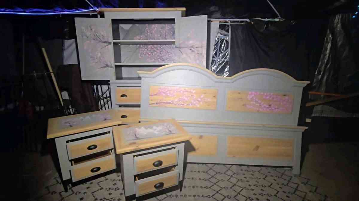 king bedroom set - Commerce City, Colorado - FleaMarketBay