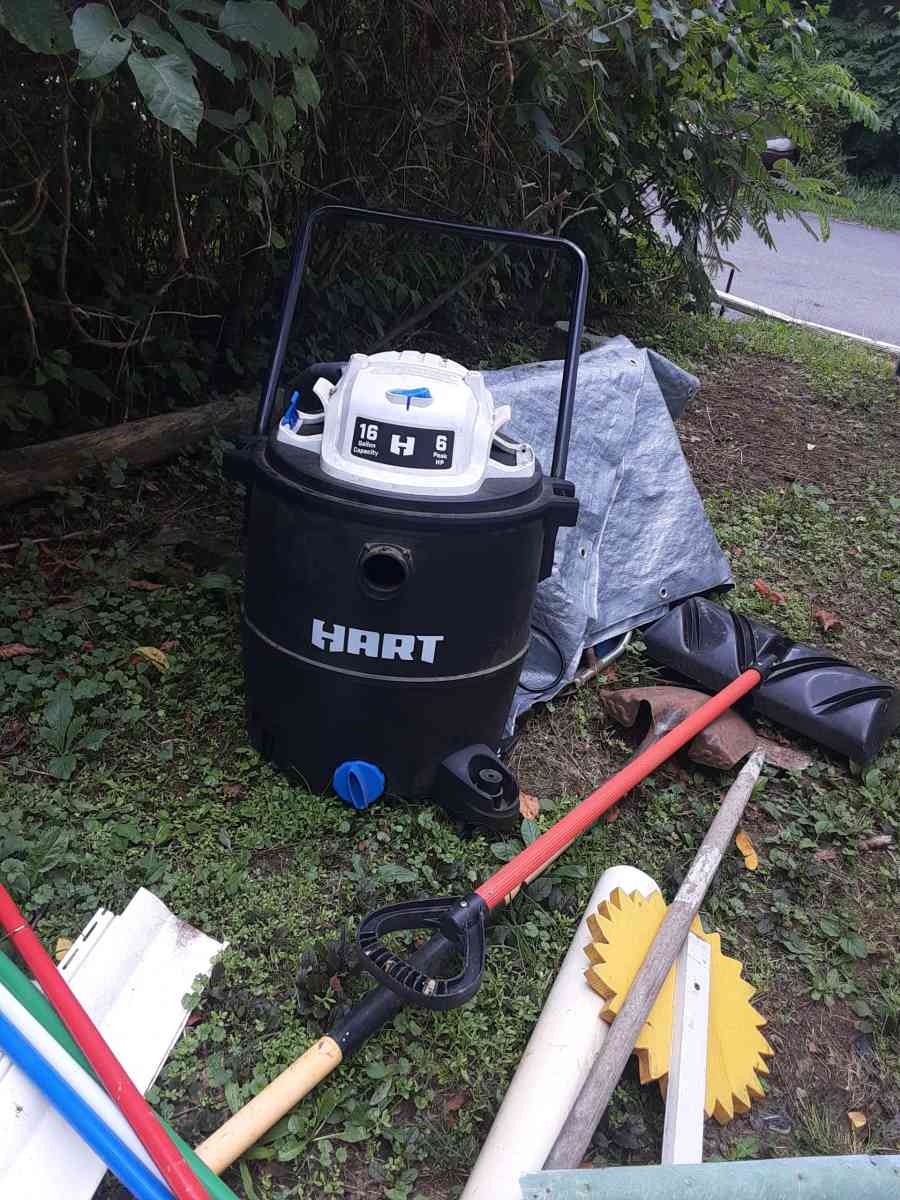 an HALE WET DRY SHOP VAC 16 gallon 6vt