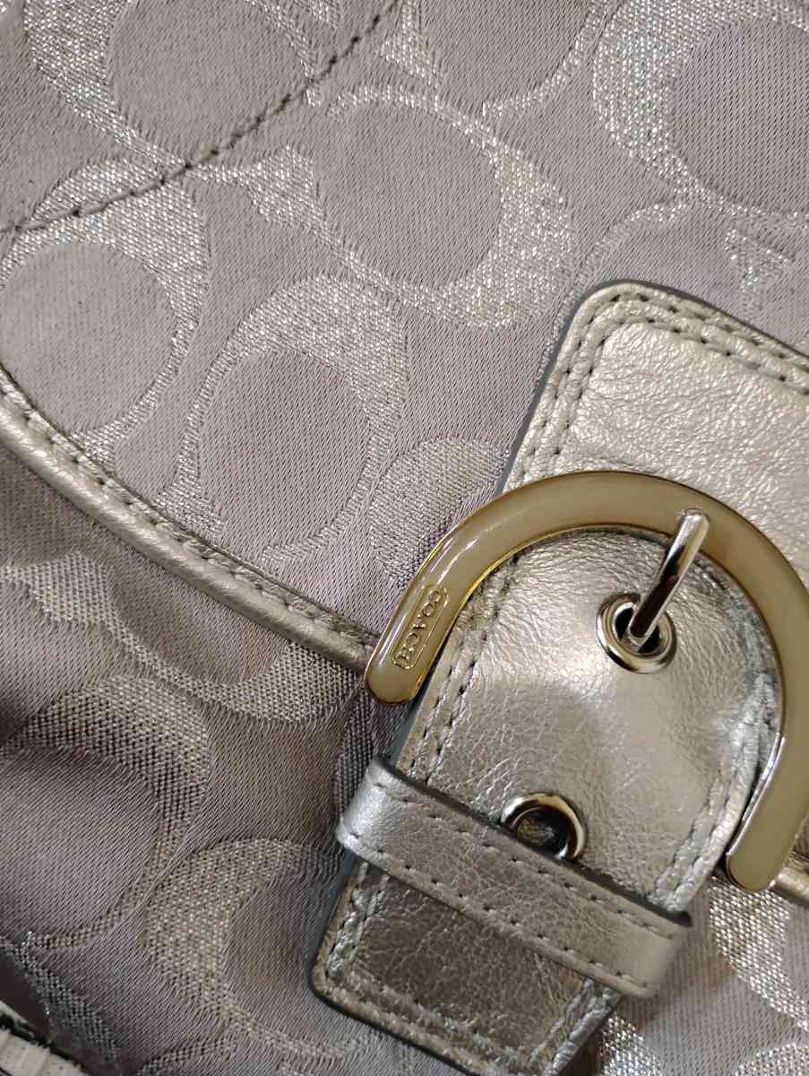 coach should bag - Camden, Michigan - FleaMarketBay
