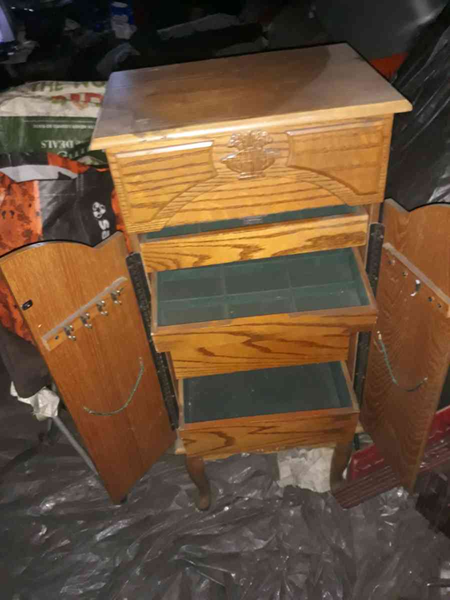 womens jewelry stand - Albuquerque, New Mexico - FleaMarketBay