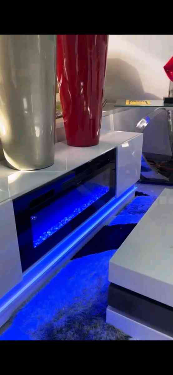 Mesa de television para TV de hasta 80 pulgadas - Miami, Florida - FleaMarketBay