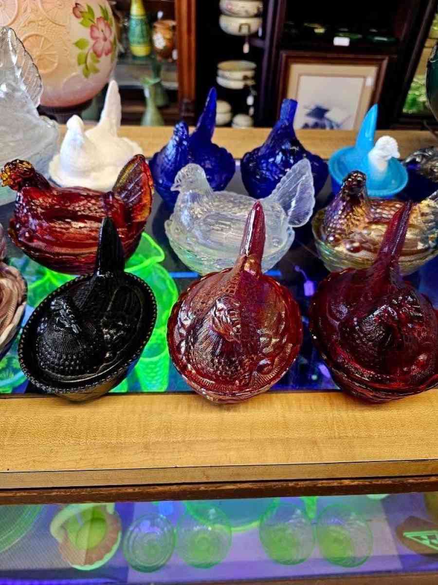 vintage glass hens on nest - Adamsville, Ohio - FleaMarketBay