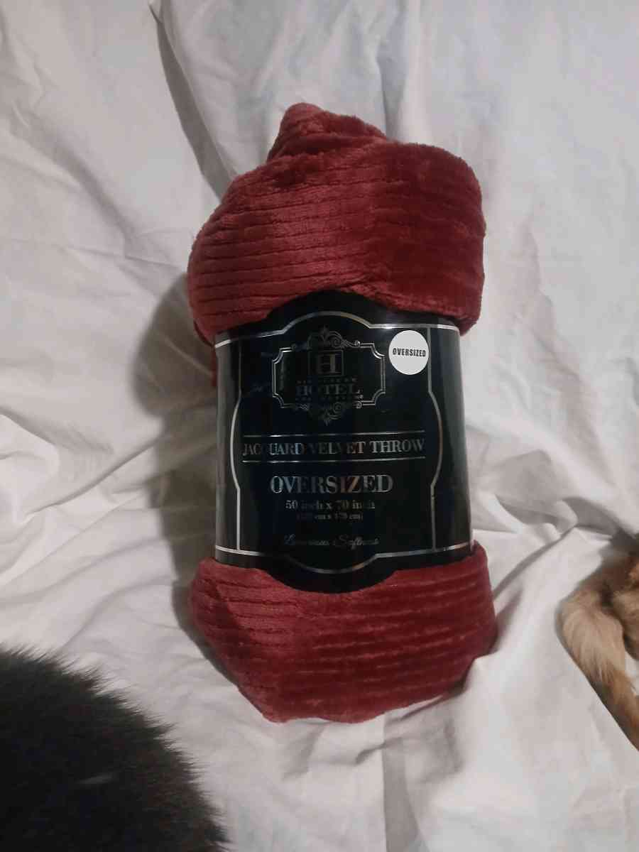 oversized throw - Bakersville, North Carolina - FleaMarketBay