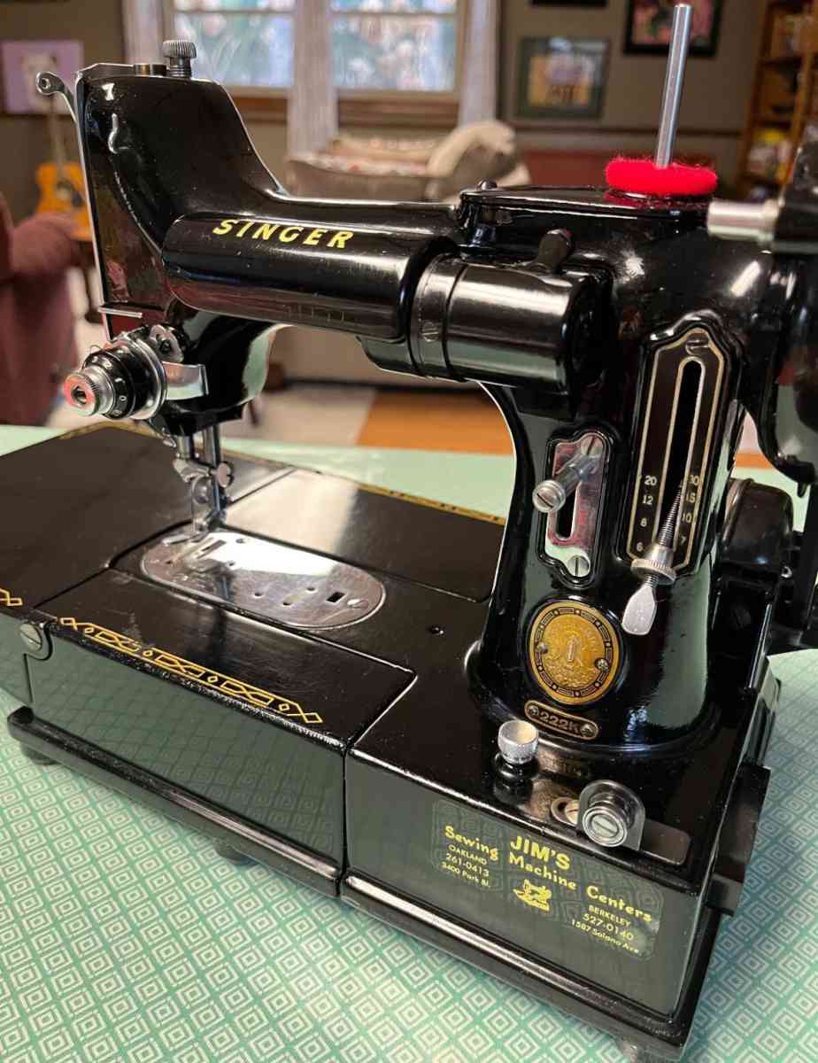 Singer 222k featherweight sewing machine - New York, New York - FleaMarketBay