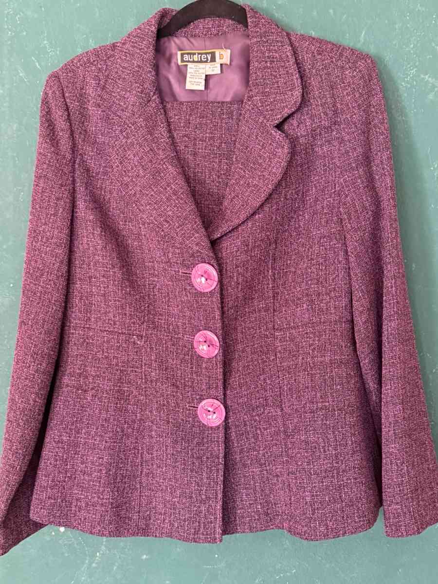 Women Business Attire - Adelanto, California - FleaMarketBay