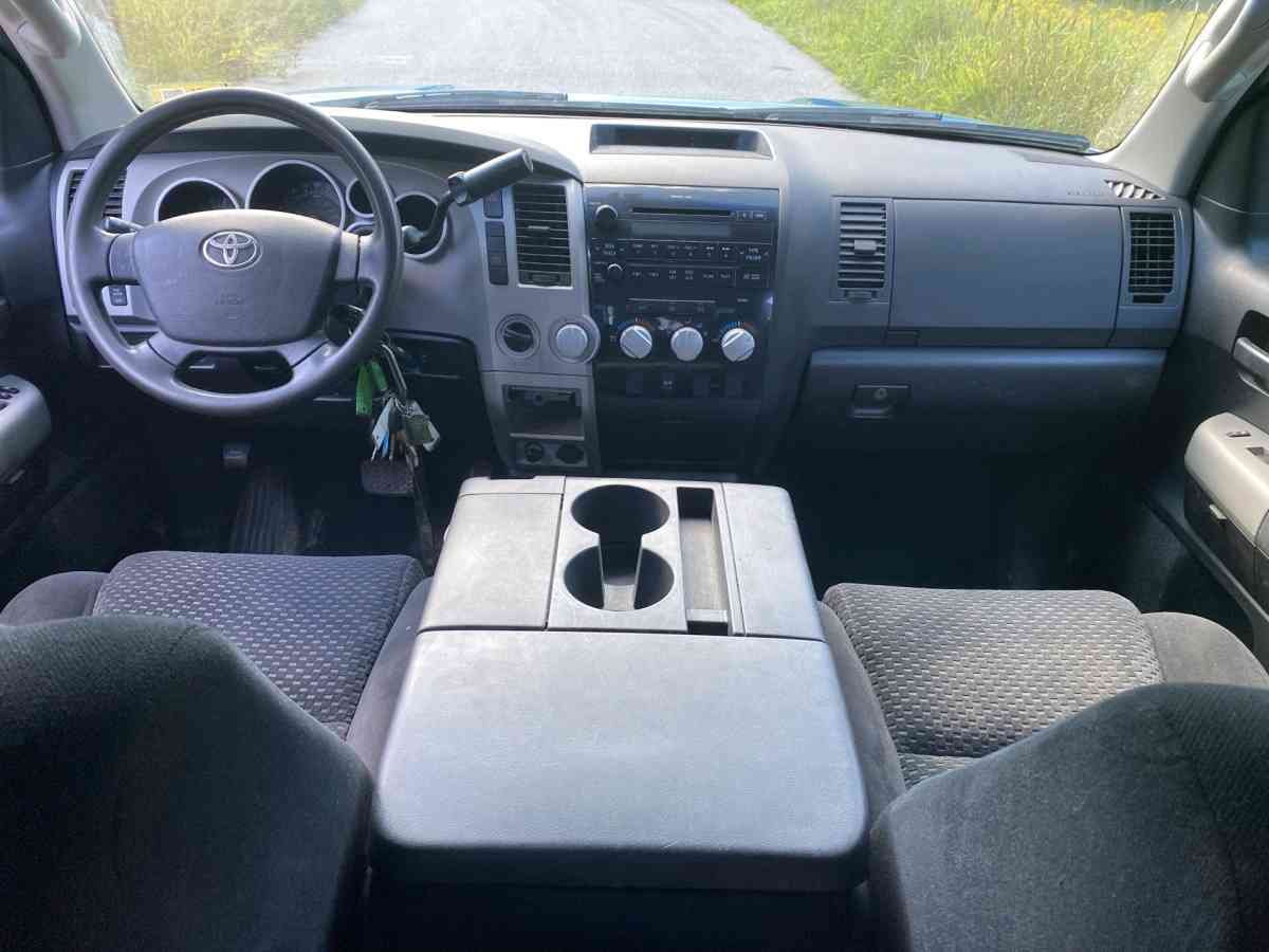 2007 Toyota Tundra SR5 57 V8 reg only shes a beast - Bellows Falls, Vermont - FleaMarketBay