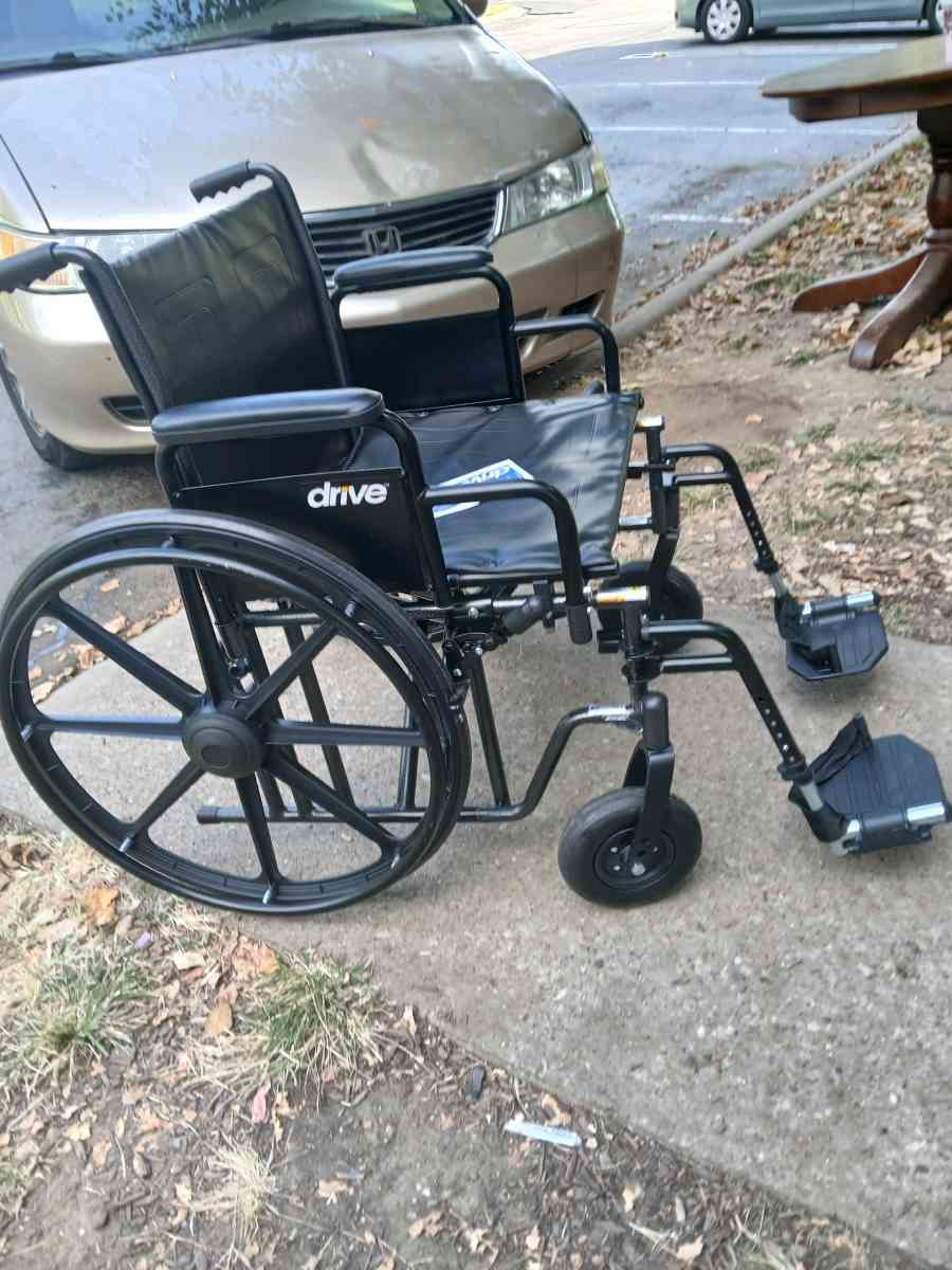 DRIVE SENTRA EC HEAVY DUTY WHEELCHAIR - Nashville, Tennessee - FleaMarketBay